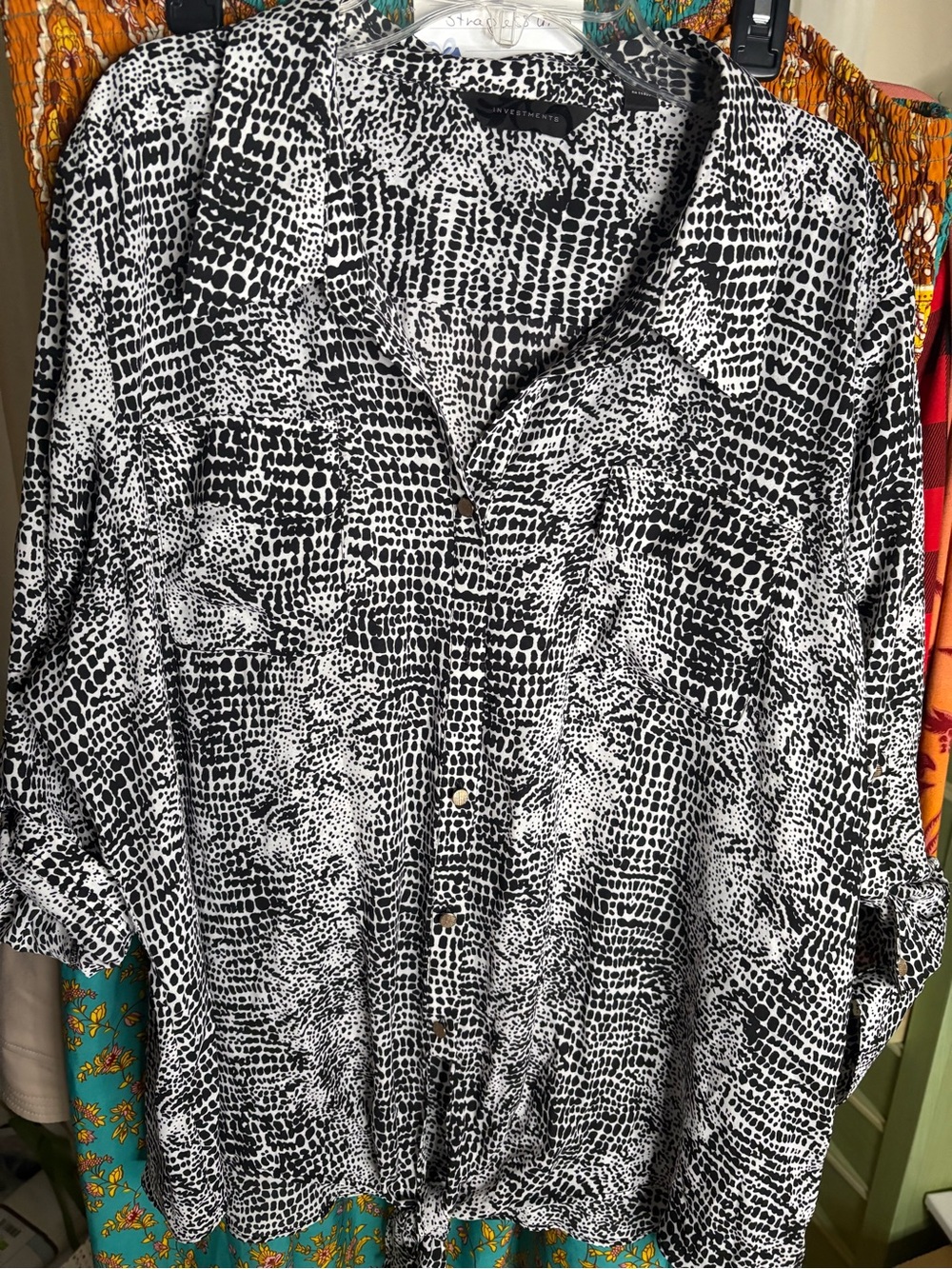 Black & White Patterned Button-Up Shirt for Women’s